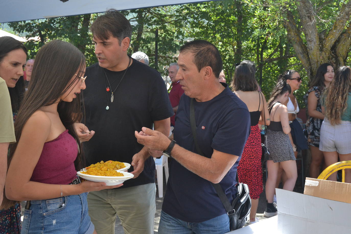 Rinconada riega con sangría y paella sus fiestas