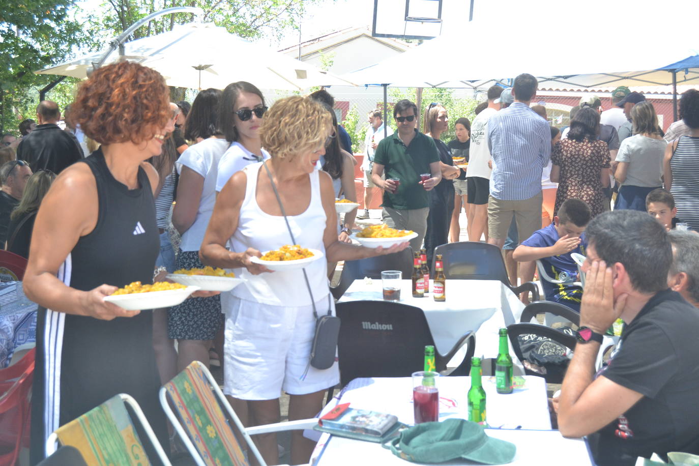 Rinconada riega con sangría y paella sus fiestas