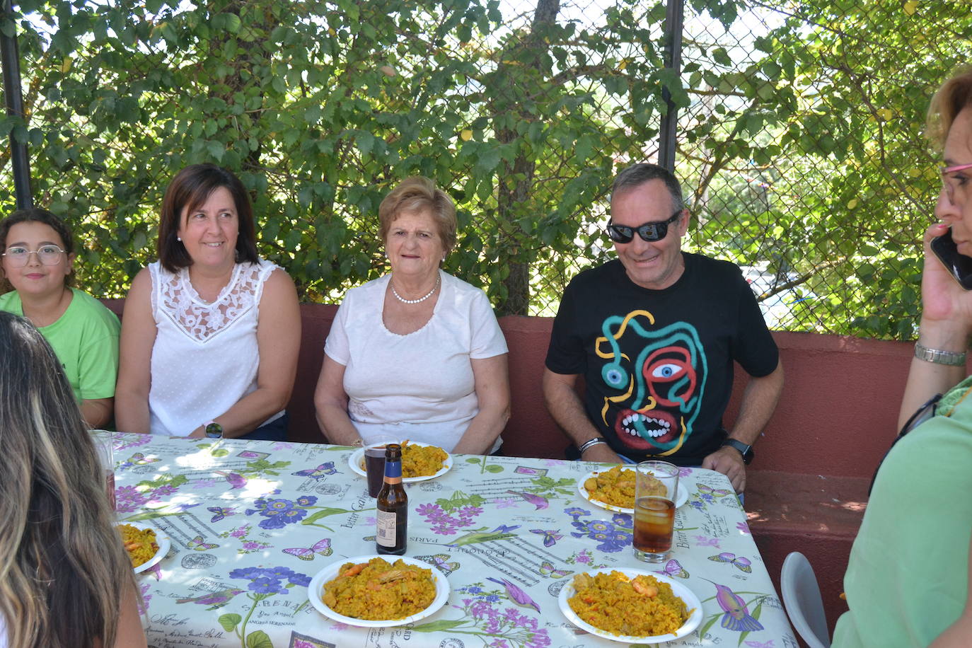 Rinconada riega con sangría y paella sus fiestas