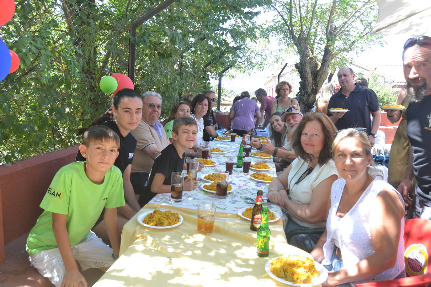 Rinconada riega con sangría y paella sus fiestas