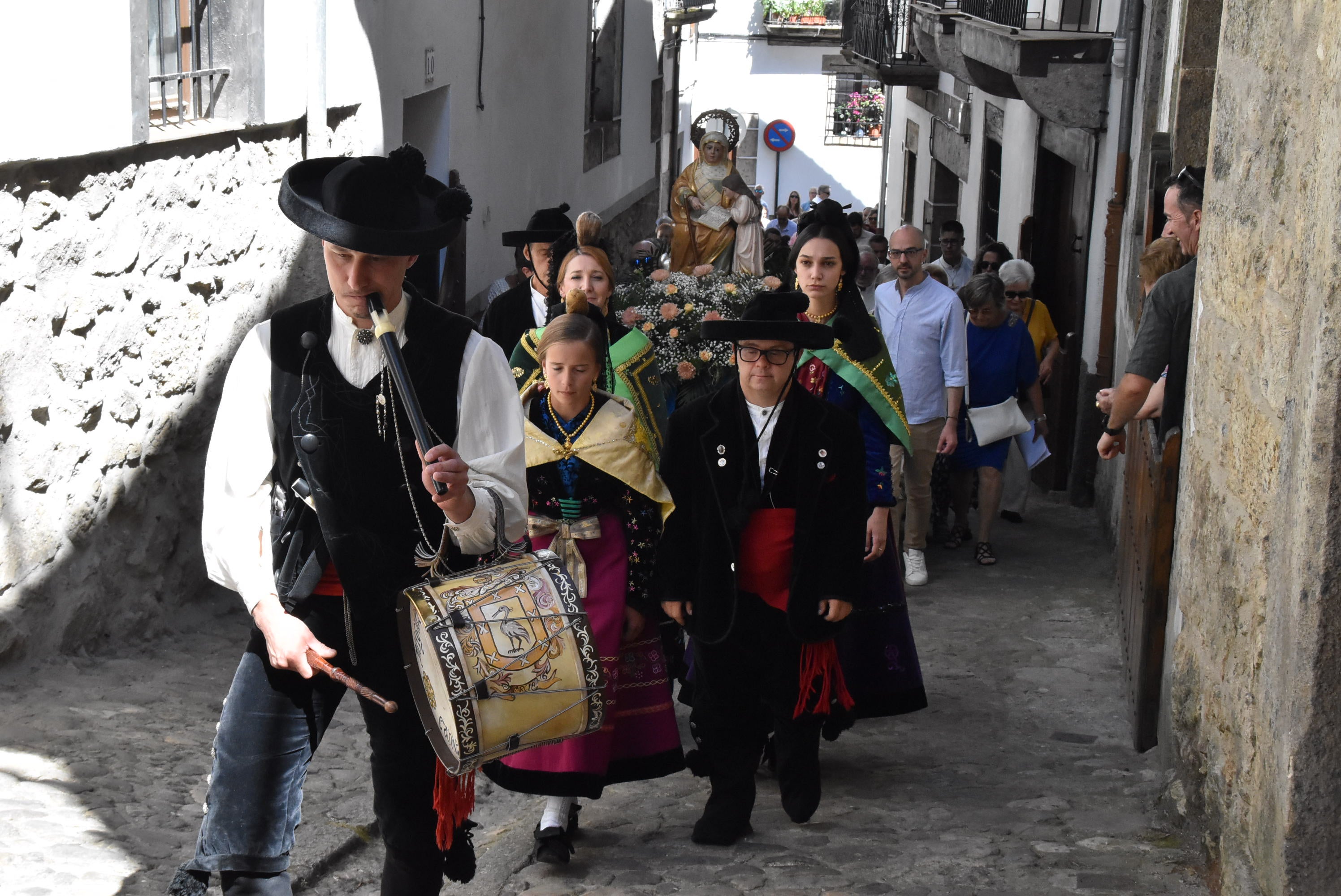 Santa Ana brilla en su día grande en Candelario