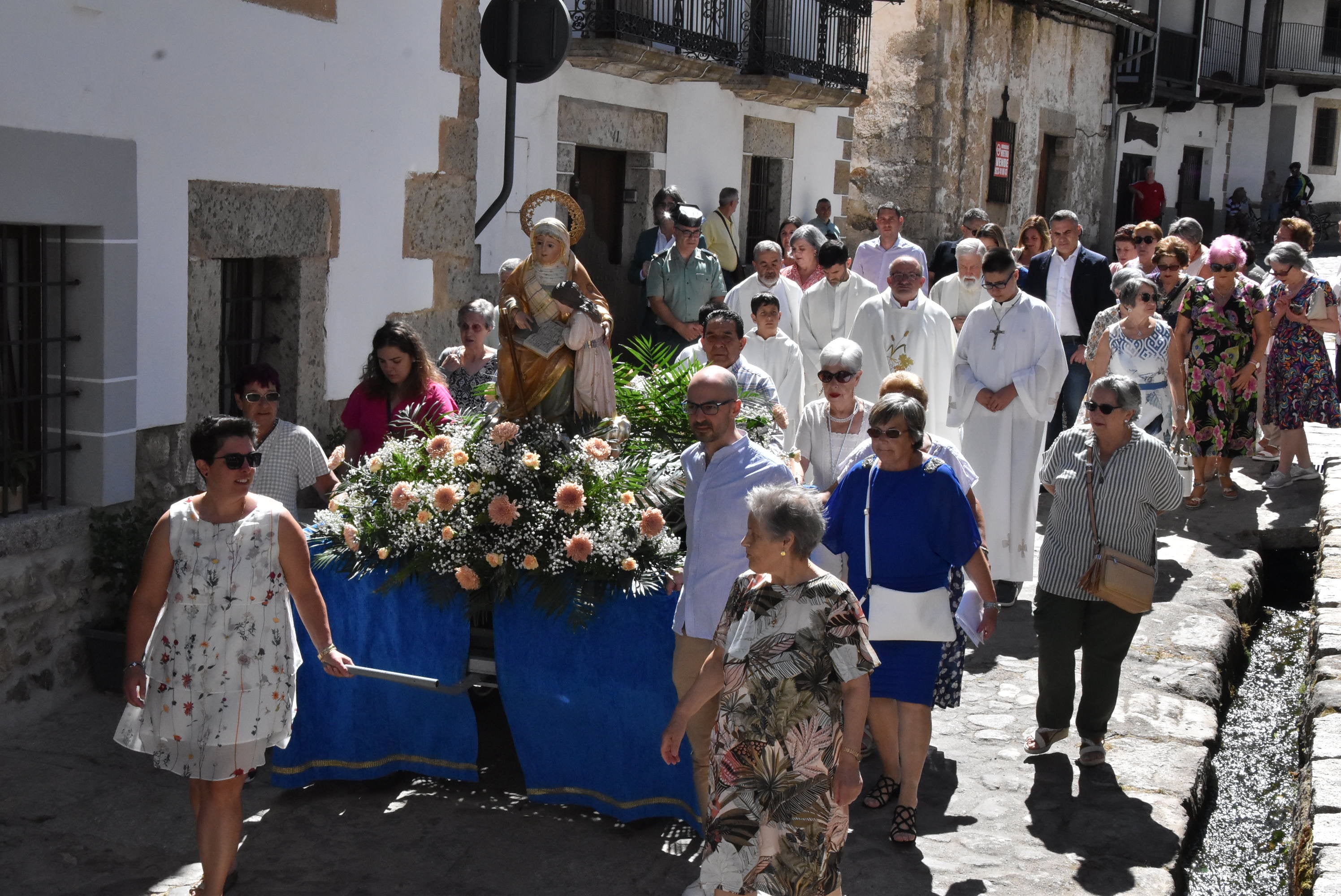 Santa Ana brilla en su día grande en Candelario