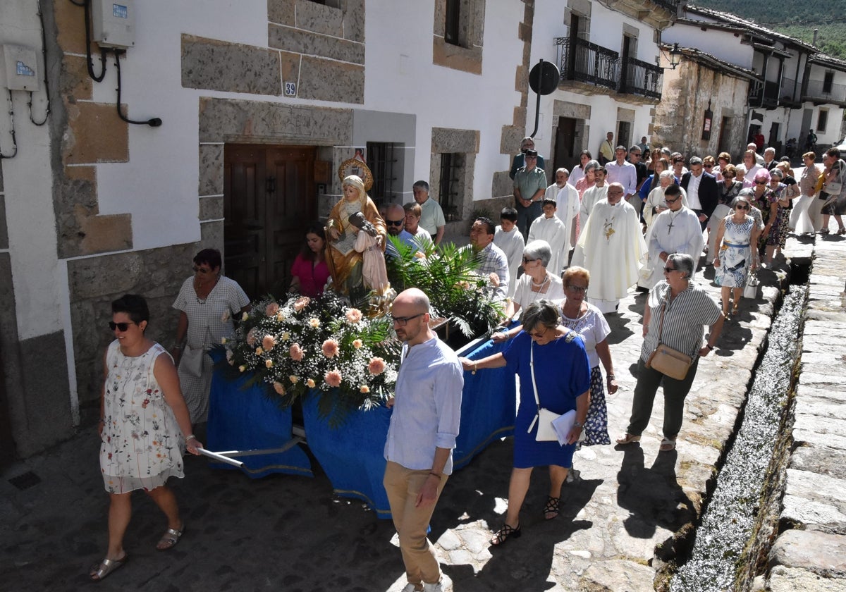 Santa Ana brilla en su día grande en Candelario