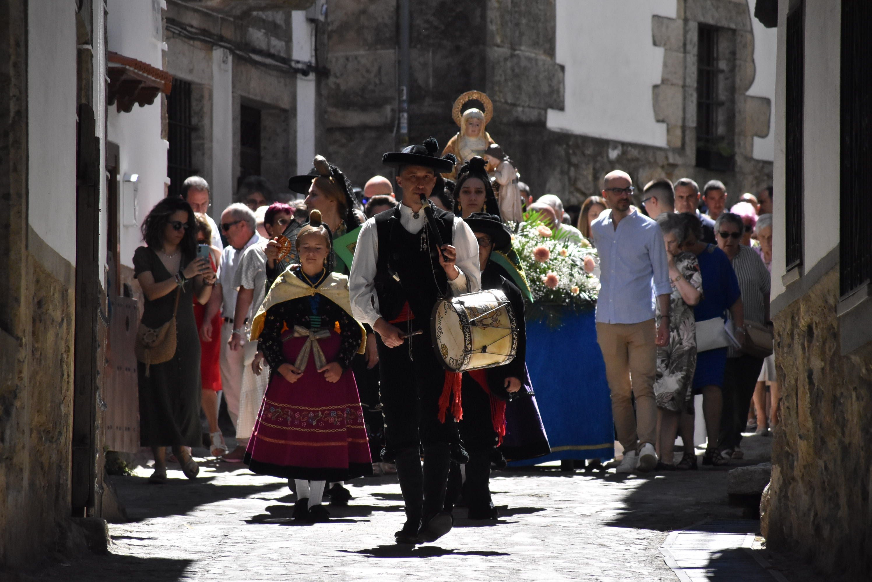 Santa Ana brilla en su día grande en Candelario