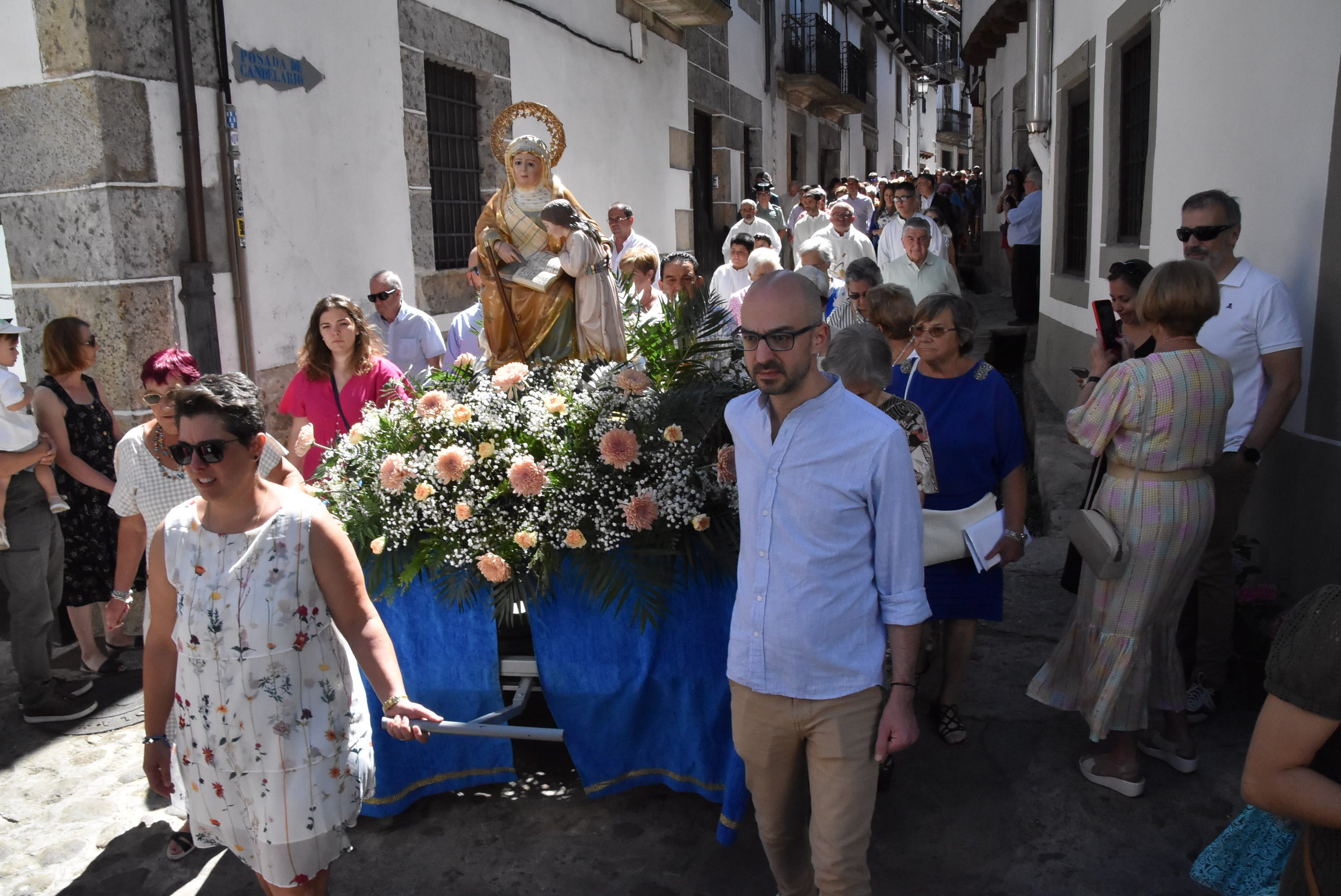 Santa Ana brilla en su día grande en Candelario