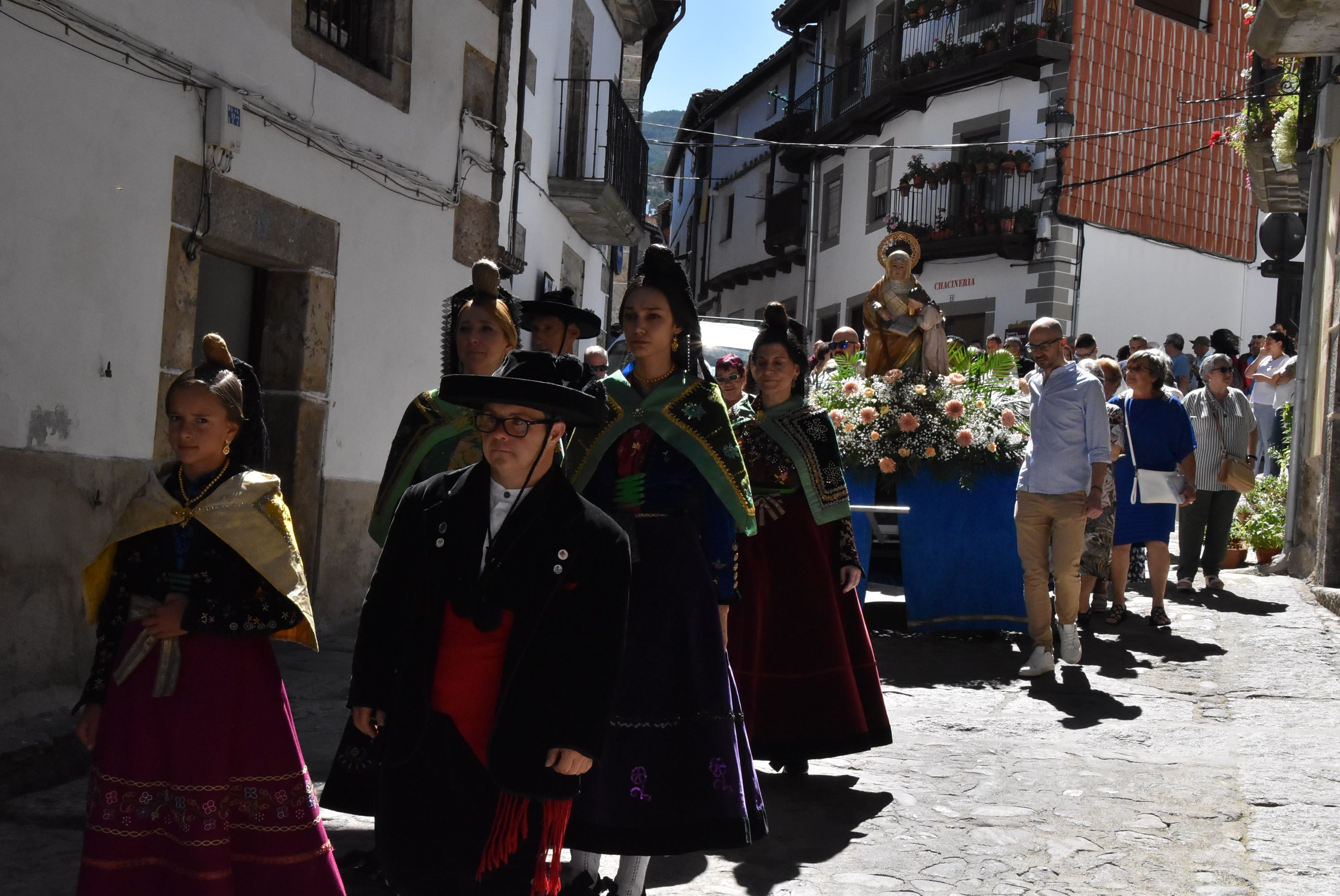 Santa Ana brilla en su día grande en Candelario