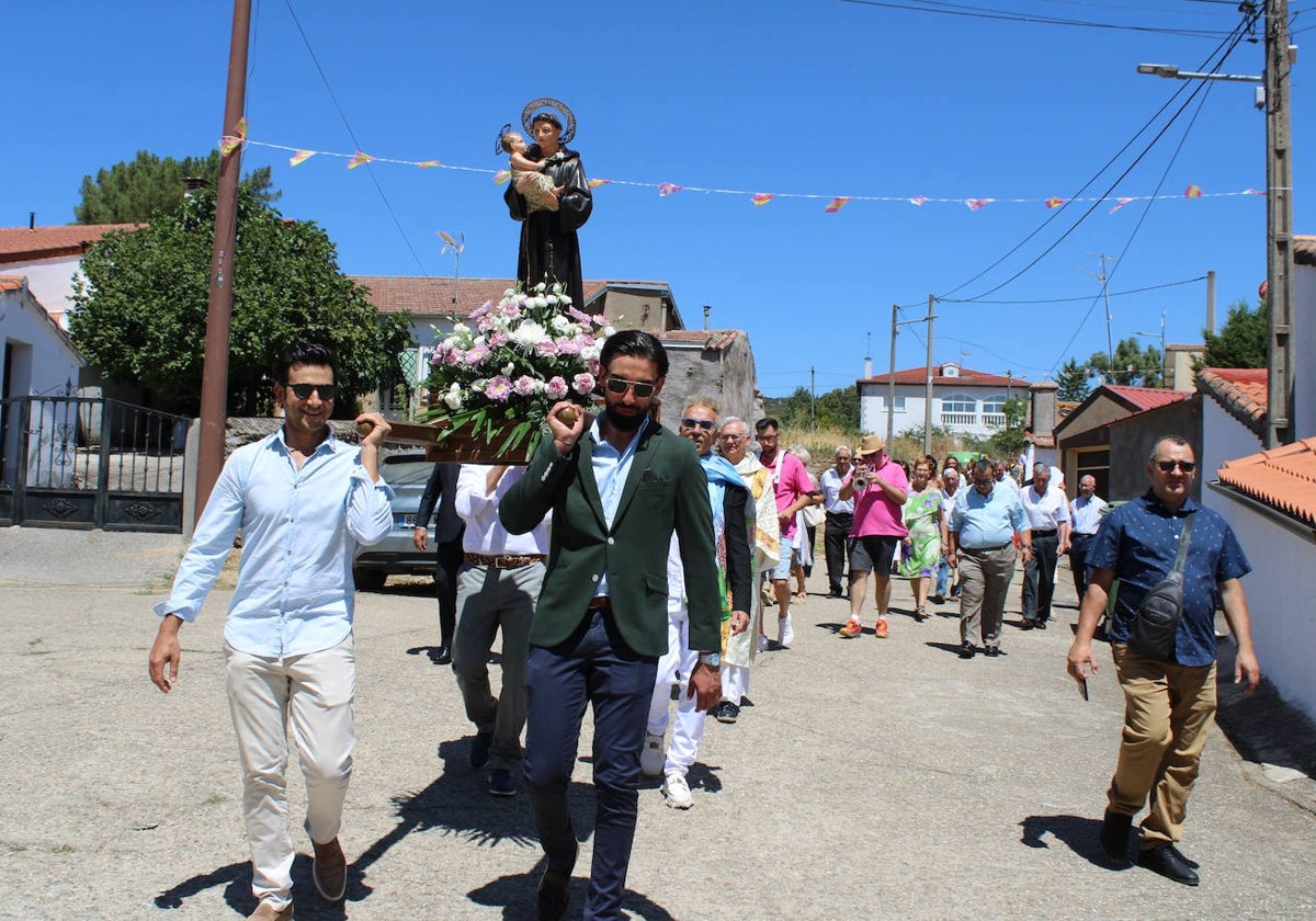 Frades de la Sierra honra a San Antonio