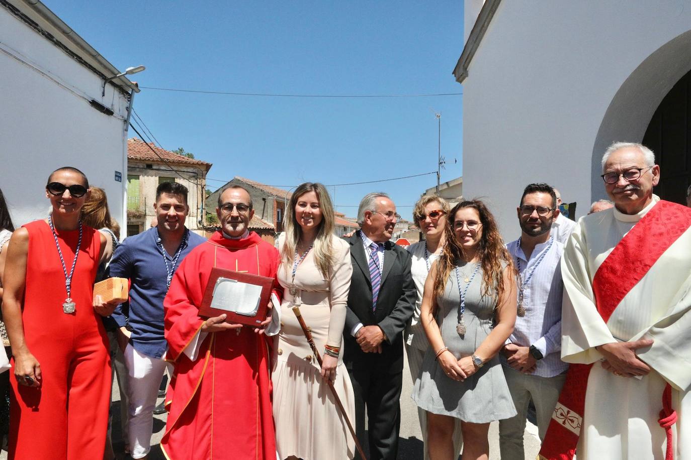 Fuentes de Oñoro celebra Santiago Apóstol y reconoce los 25 años de sacerdocio de su párroco