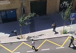 Un momento de la persecución del atracador.