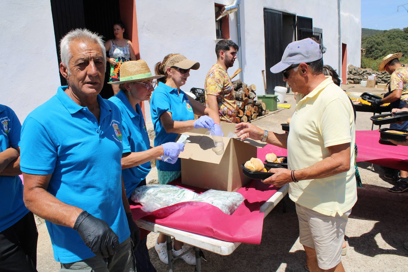 Frades de la Sierra disfruta de sus fiestas con buen sabor