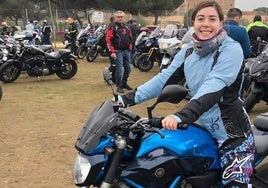 La salmantina Sara Hernández posa en un evento de motos.