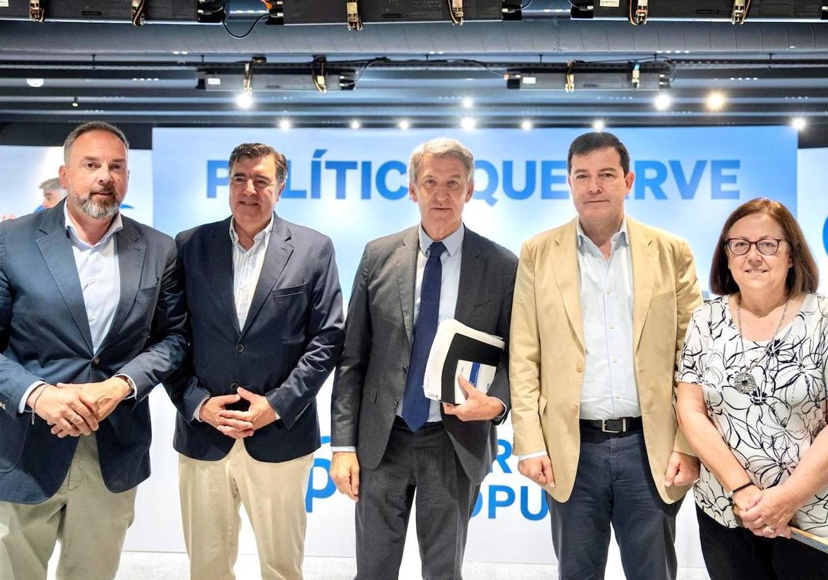 Bienvenido de Arriba, José Antonio Bermúdez de Castro, Alberto Núñez Feijóo, Alfonso Fernández Mañueco y María Jesús Moro.