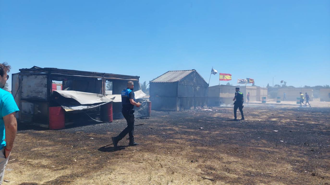 Así han quedado las casetas de las peñas de Santa Marta afectadas por el incendio