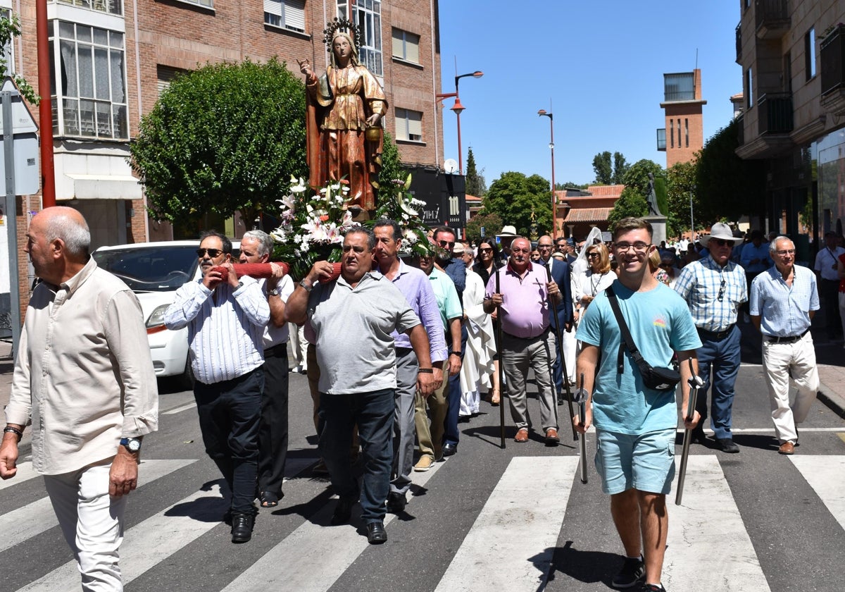 Santa Marta honra a su patrona entre música y mantillas