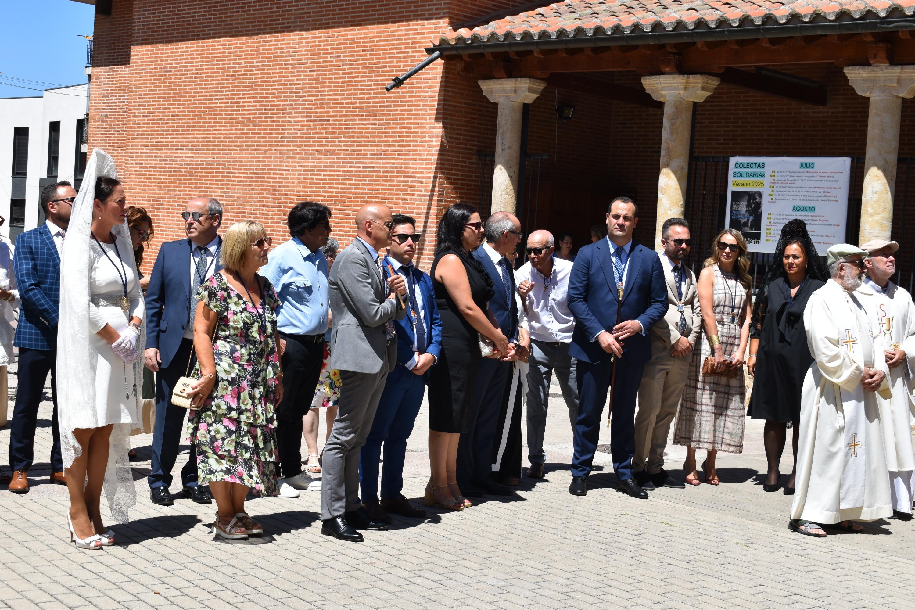 Santa Marta honra a su patrona entre música y mantillas