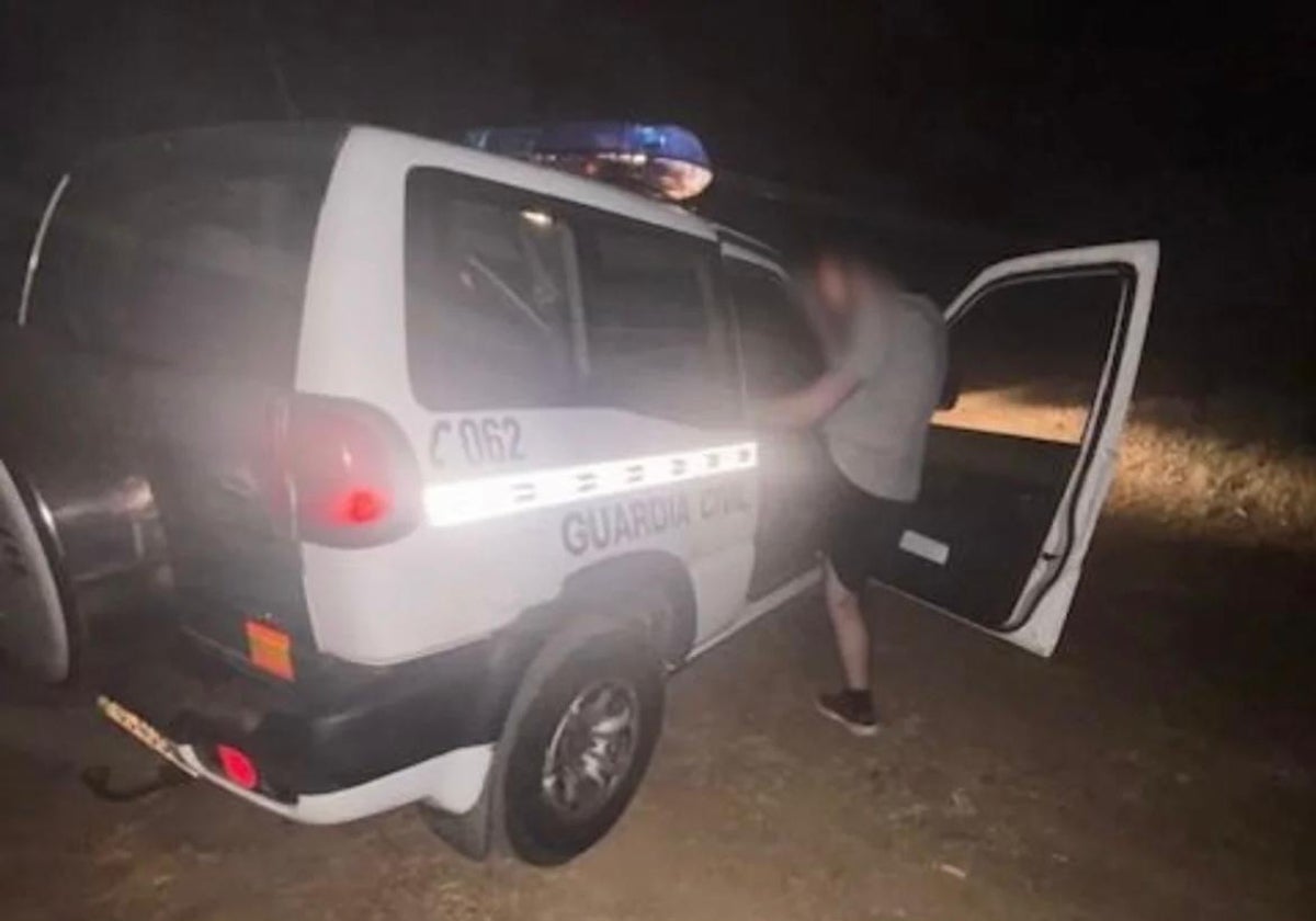 La Guardia Civil, en un momento del rescate.