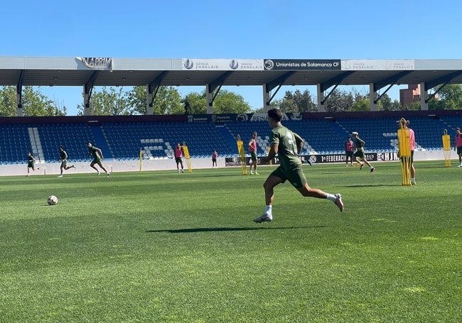 Palmero durante el tramo de la sesión de este martes celebrada sobre el césped natural del Reina Sofía.