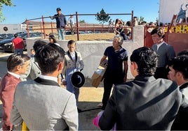 Alumnos de la Escuela taurina, el viernes, en la clase práctica celebrada en Matilla.