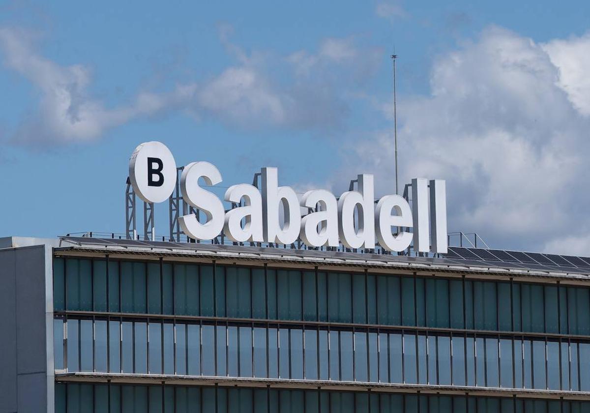 Exterior de la sede de Banco Sabadell.