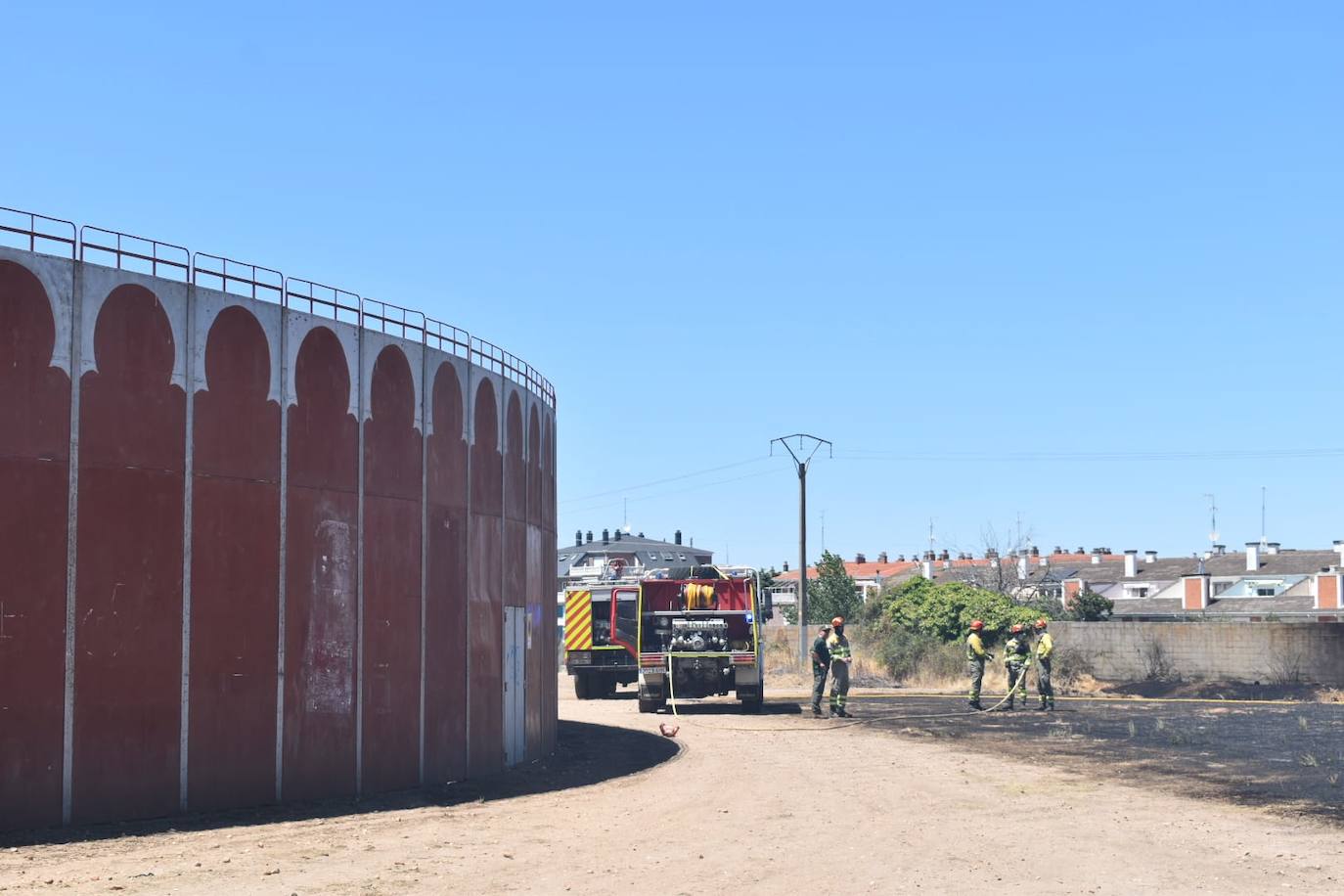 Así han quedado las casetas de las peñas de Santa Marta afectadas por el incendio