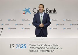 Gonzalo Gortázar, consejero delegado de CaixaBank, durante la presentación de resultados del primer semestre de 2025.
