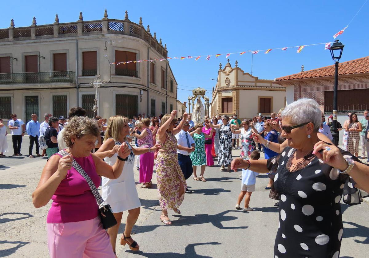 Bailes en honor a la Virgen de las Nieves durante la procesión del 5 de agosto del año pasado.