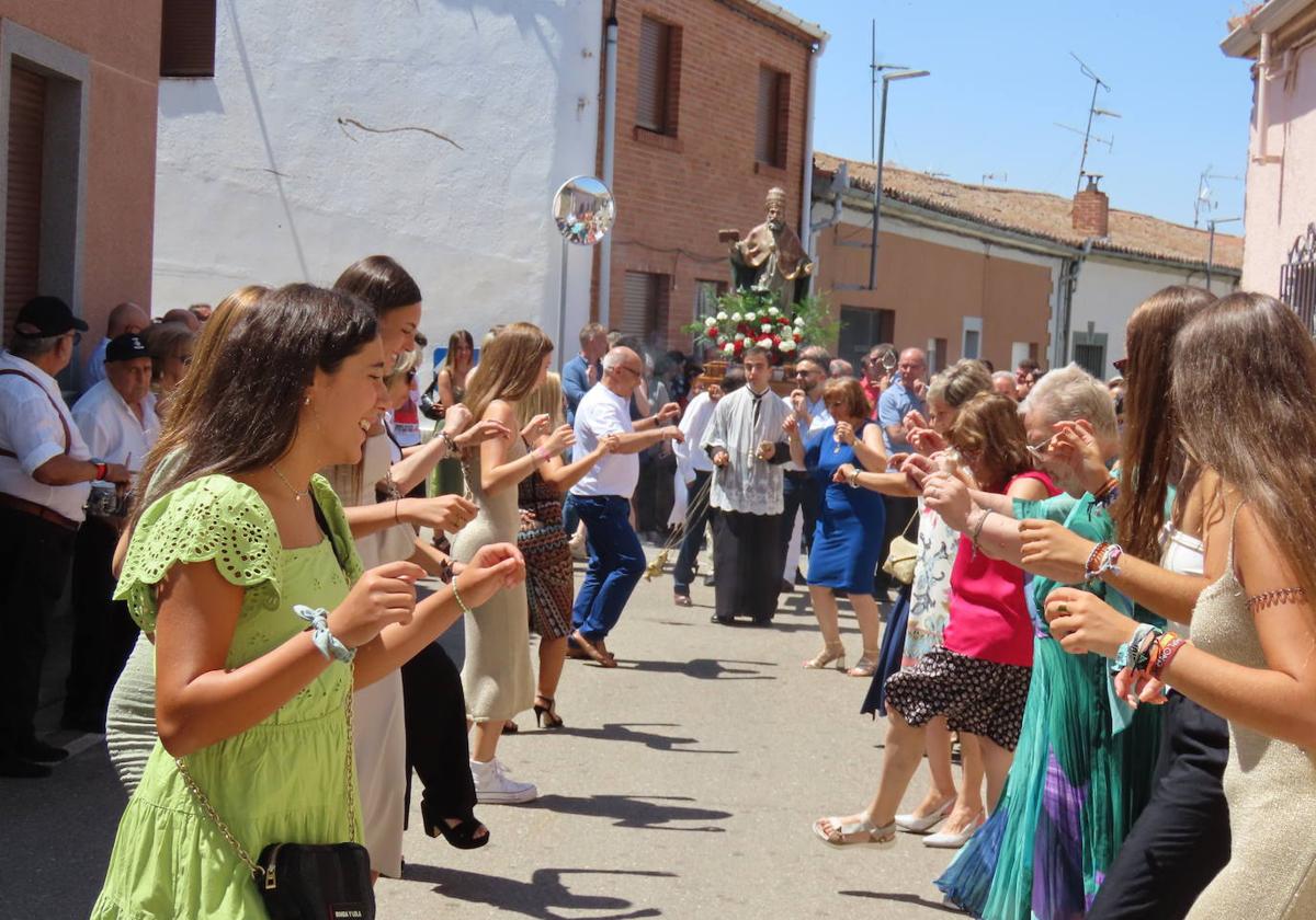 Bailes en honor a la San Pedro Advíncula durante la procesión del 1 de agosto del año pasado.