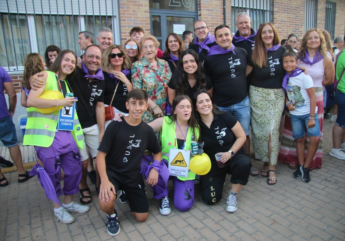 Mil pañoletas, pregón y disfraces en la fiesta de San Cristóbal de la Cuesta