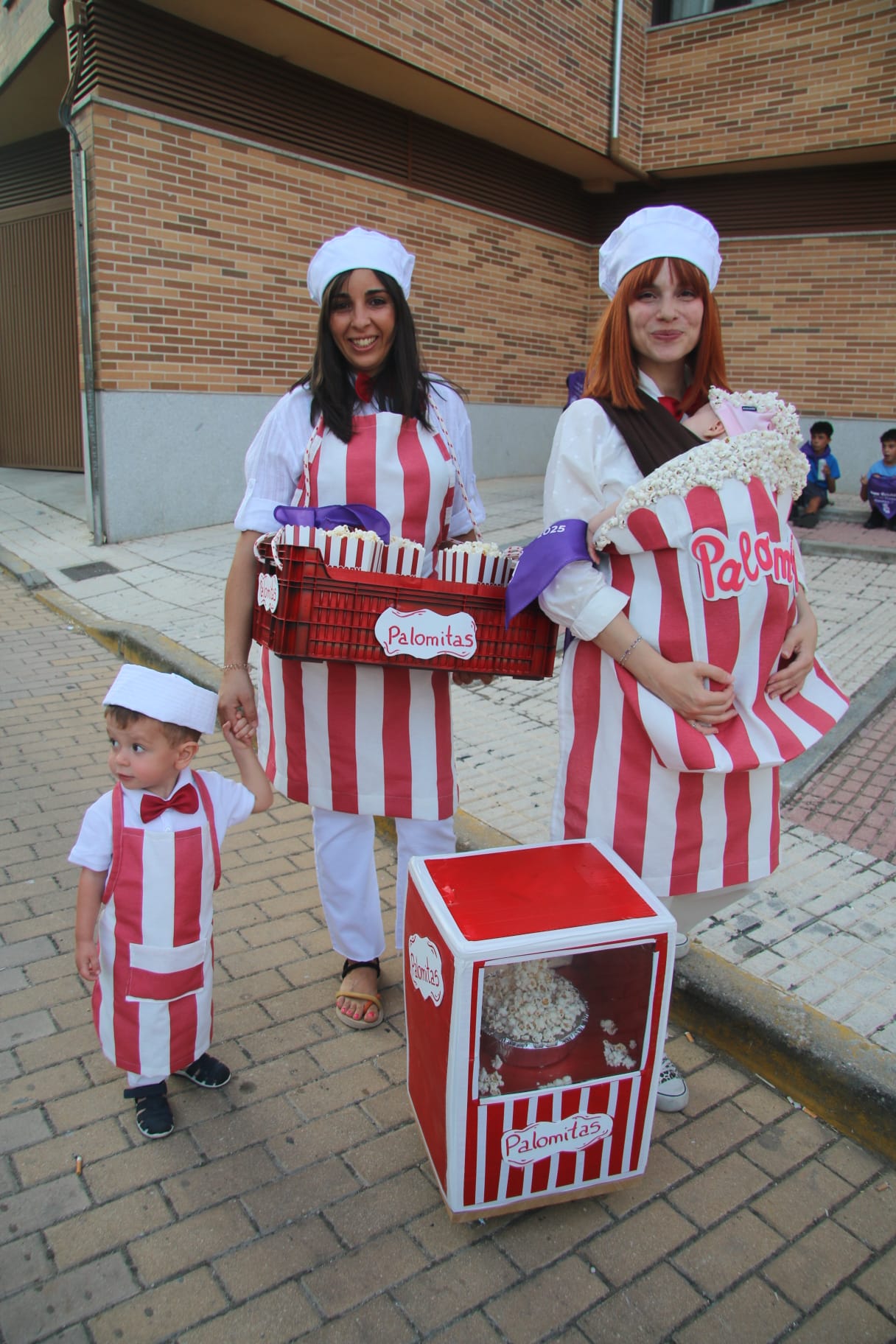Mil pañoletas, pregón y disfraces en la fiesta de San Cristóbal de la Cuesta