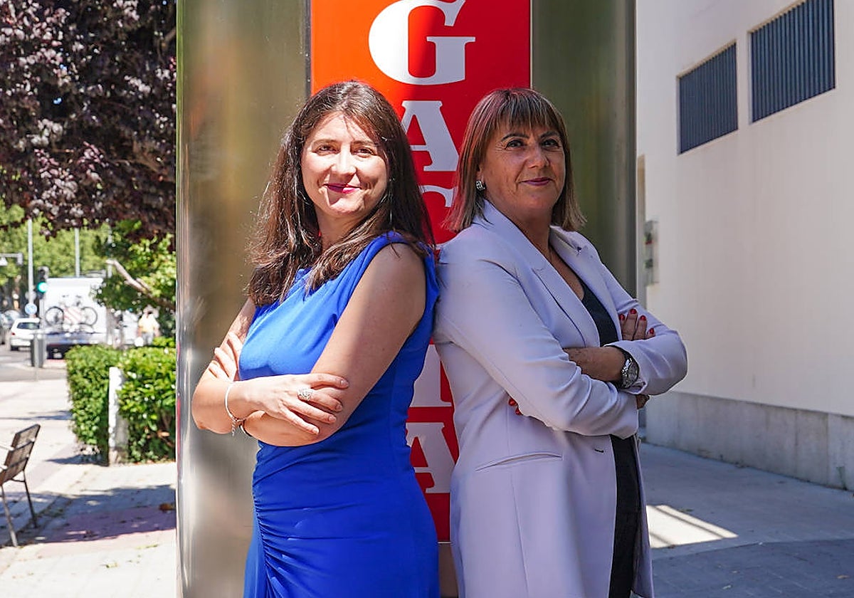 Miryam Rodríguez, concejala de Familia (PP), y María García, concejala del PSOE en Salamanca.