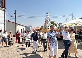 Animadas jotas en honor a la Virgen en Poveda