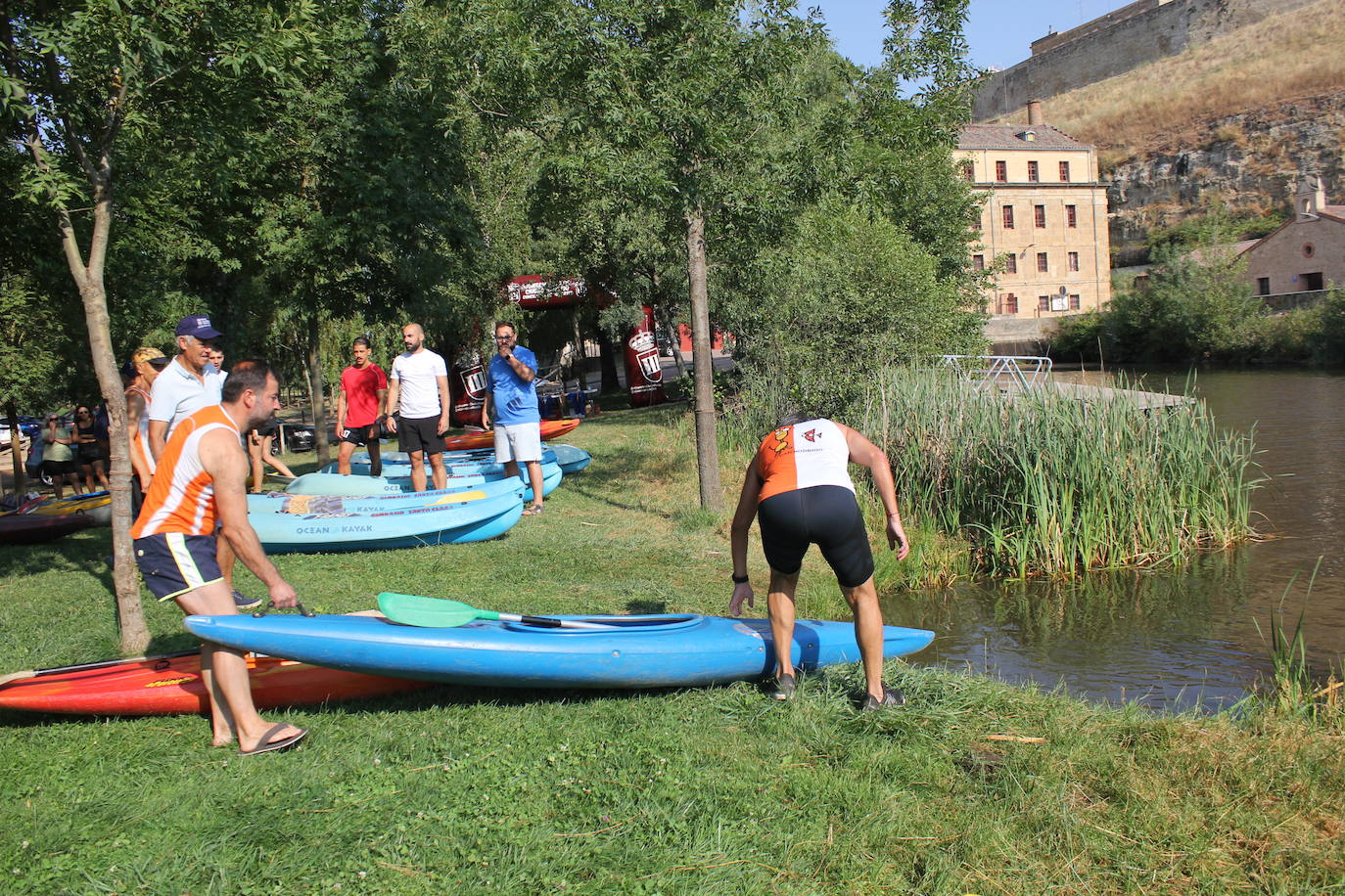 Las piraguas surcan las aguas en la XII Combinada del Águeda en Ciudad Rodrigo