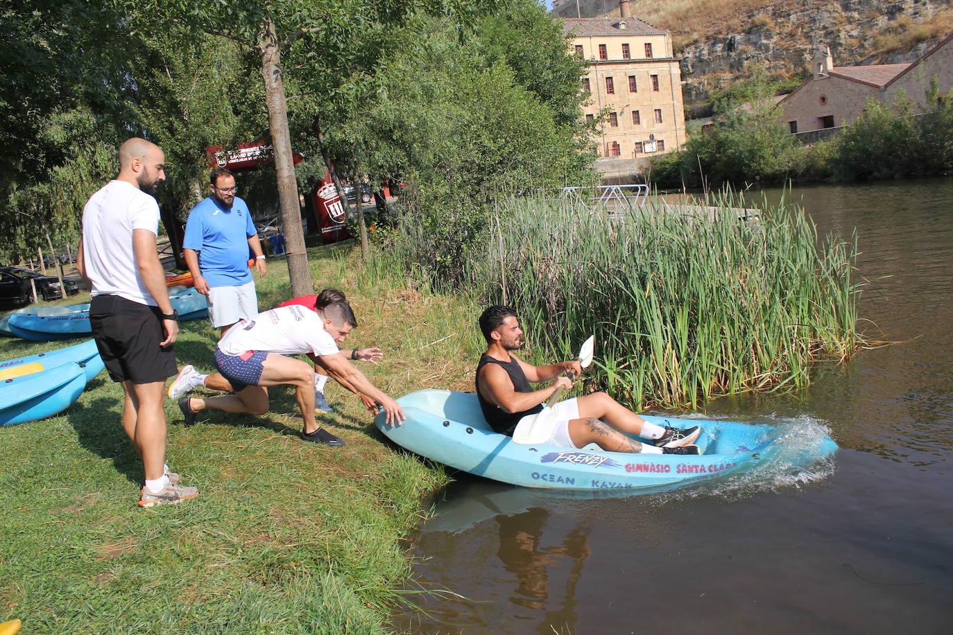 Las piraguas surcan las aguas en la XII Combinada del Águeda en Ciudad Rodrigo