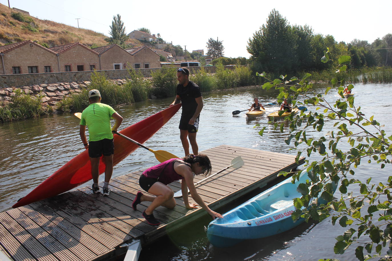 Las piraguas surcan las aguas en la XII Combinada del Águeda en Ciudad Rodrigo