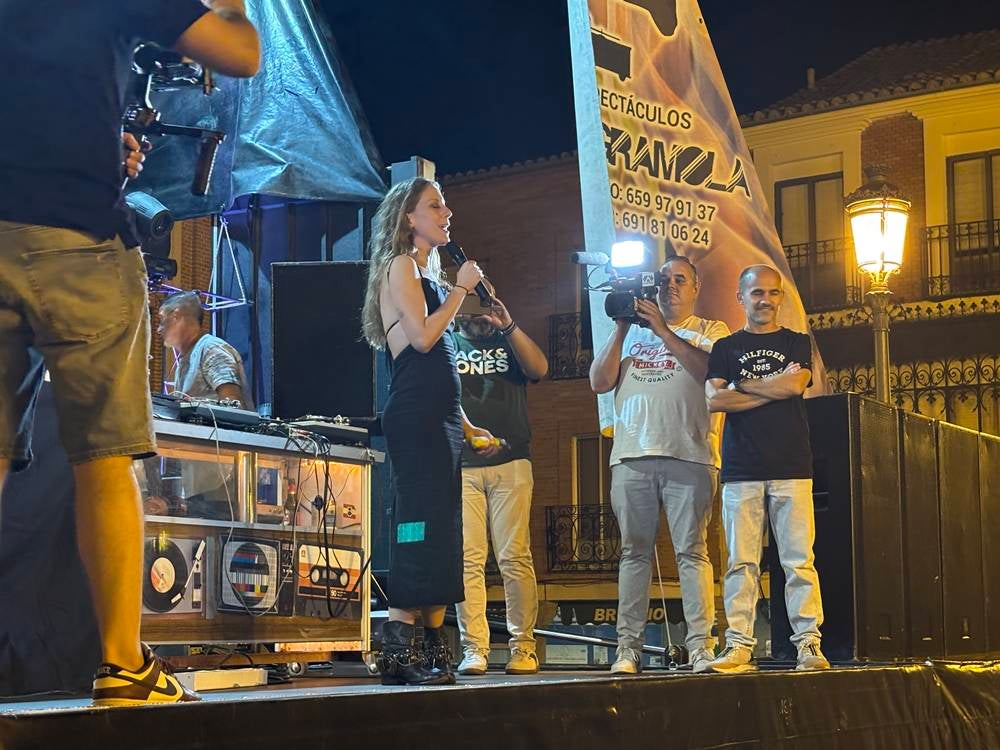 Multitudinaria respuesta a la gala solidaria Airadilos en Peñaranda