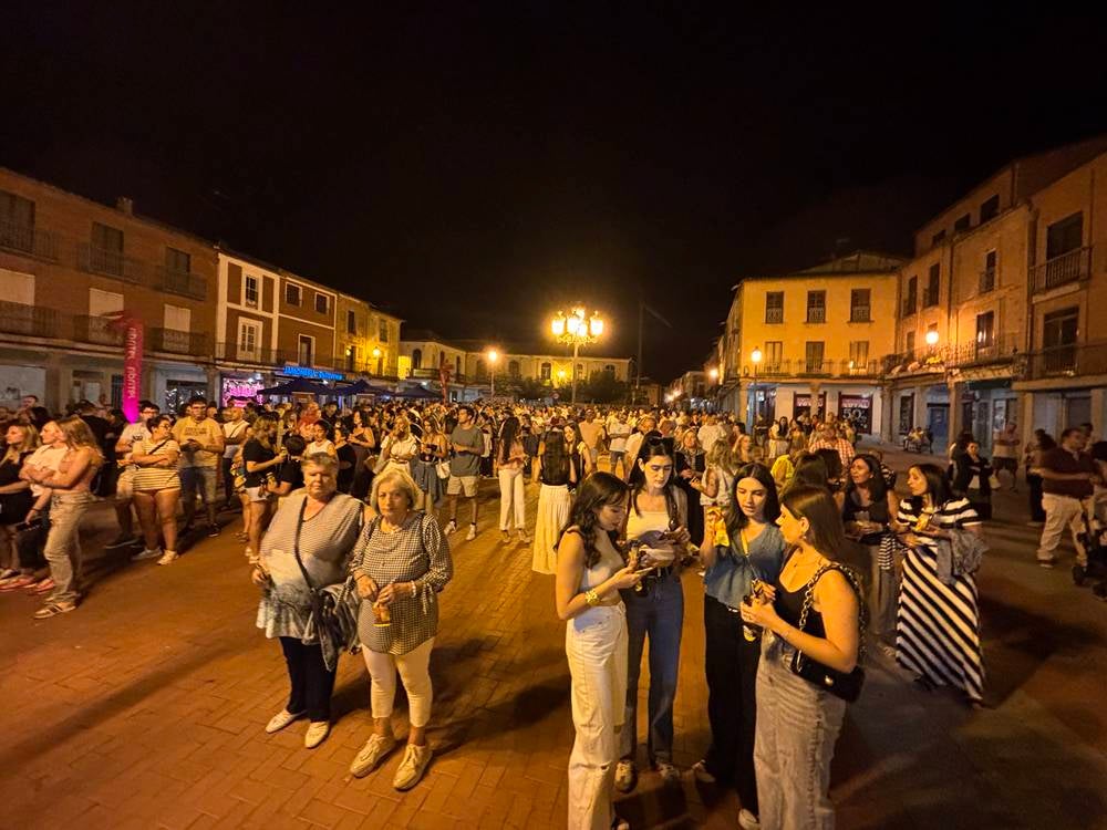 Multitudinaria respuesta a la gala solidaria Airadilos en Peñaranda