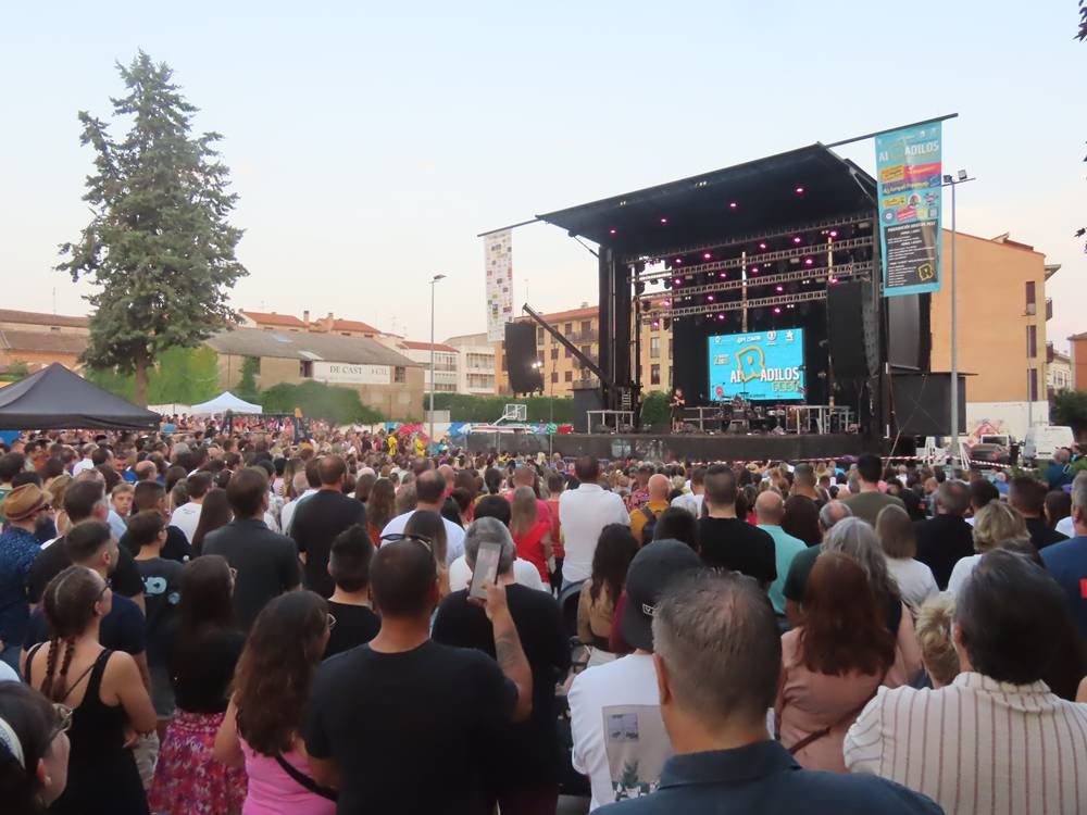 Multitudinaria respuesta a la gala solidaria Airadilos en Peñaranda