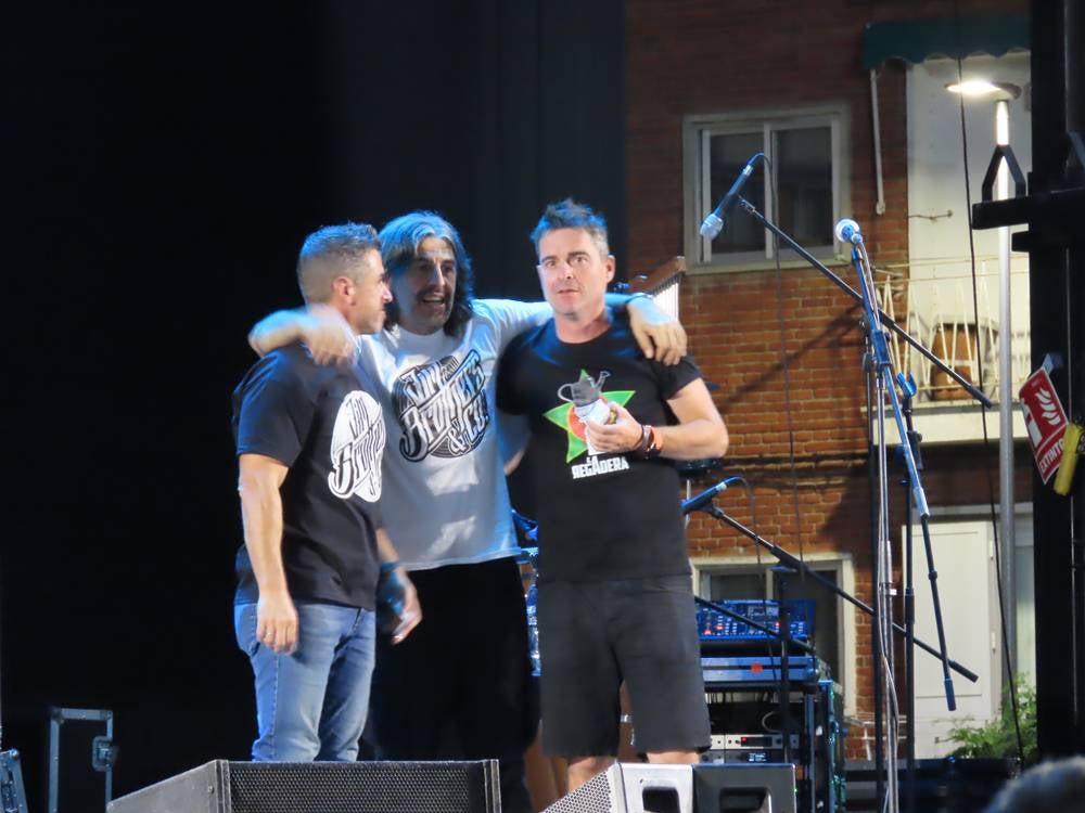 Multitudinaria respuesta a la gala solidaria Airadilos en Peñaranda