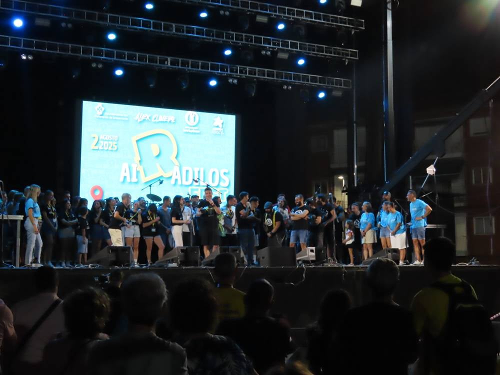 Multitudinaria respuesta a la gala solidaria Airadilos en Peñaranda