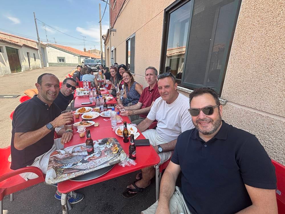 Medio millar en la paella de Villar de Gallimazo