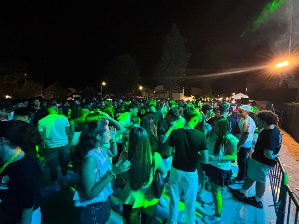 Multitudinaria respuesta a la gala solidaria Airadilos en Peñaranda