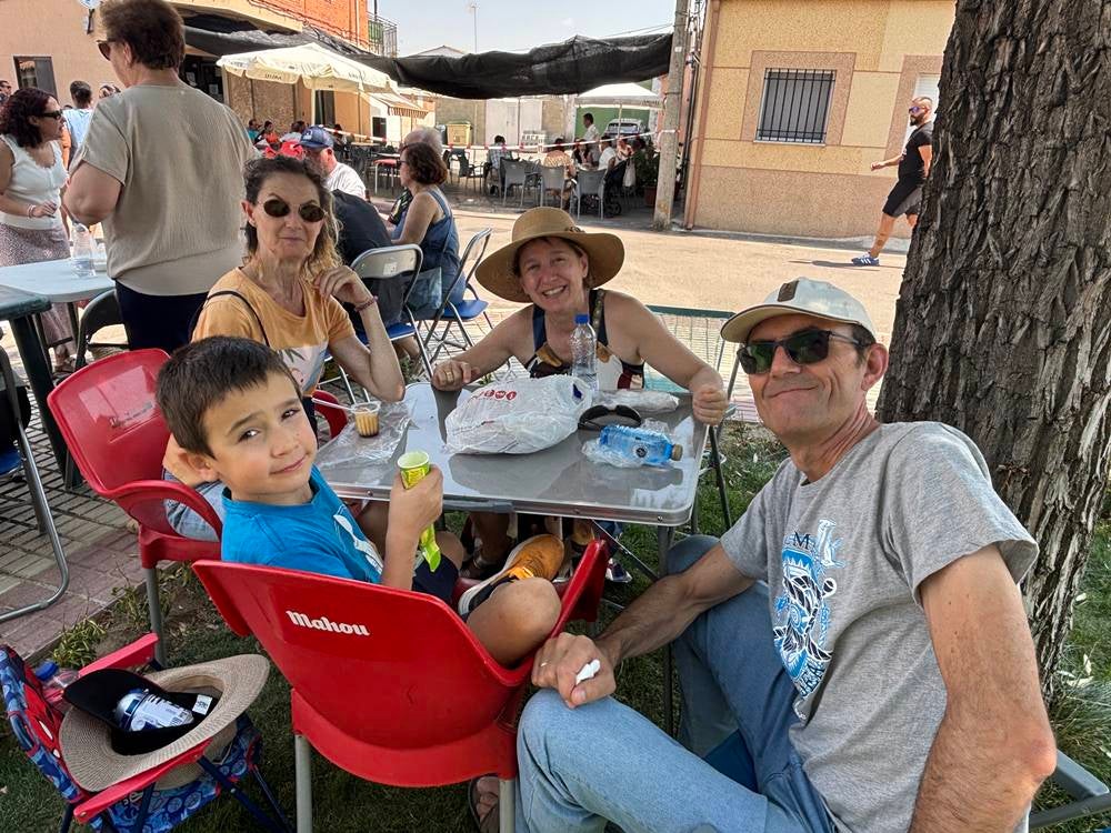 Medio millar en la paella de Villar de Gallimazo