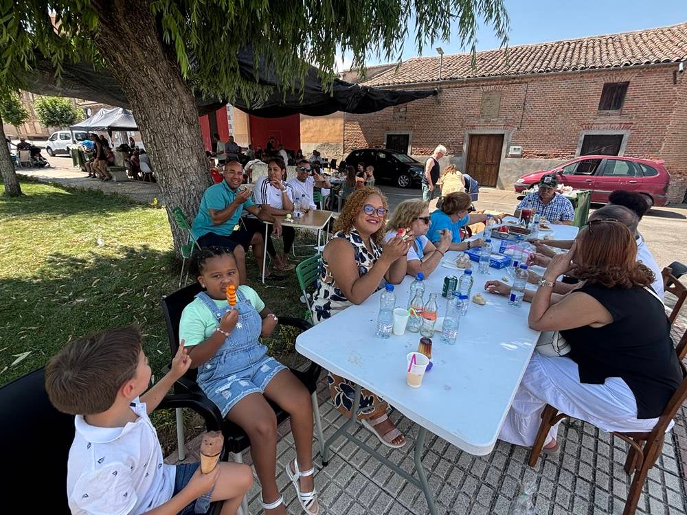 Medio millar en la paella de Villar de Gallimazo