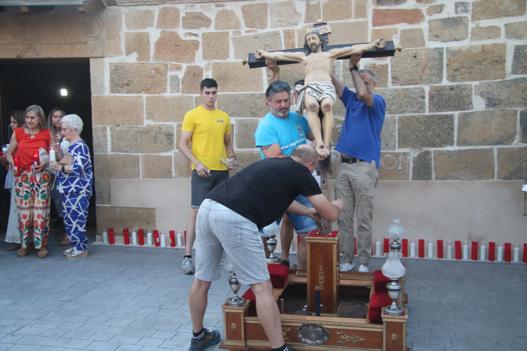 Cien antorchas en Castellanos de Moriscos para iluminar el camino del Cristo de las Batallas