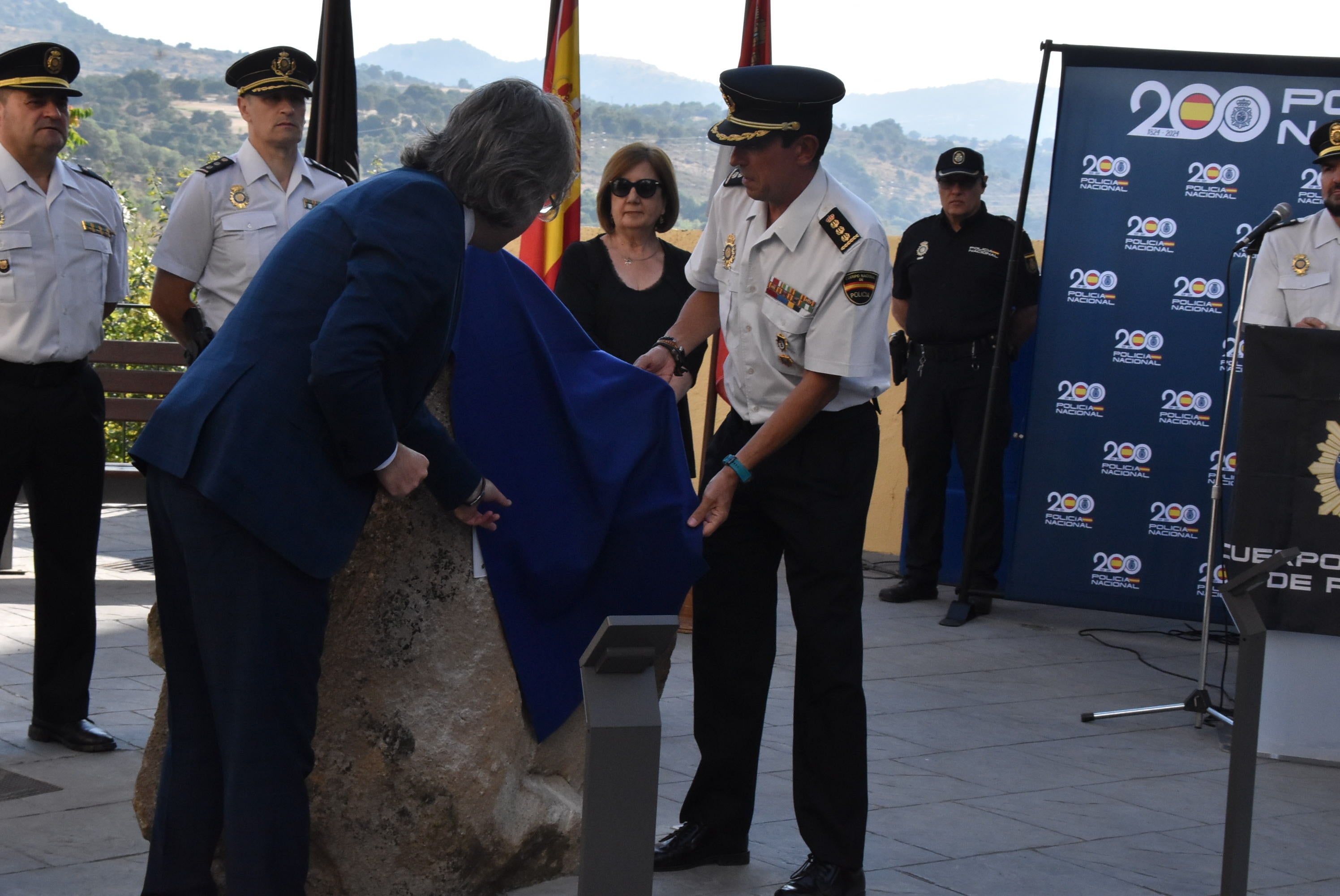 Béjar conmemora el 200 aniversario de la Policía Nacional con un homenaje