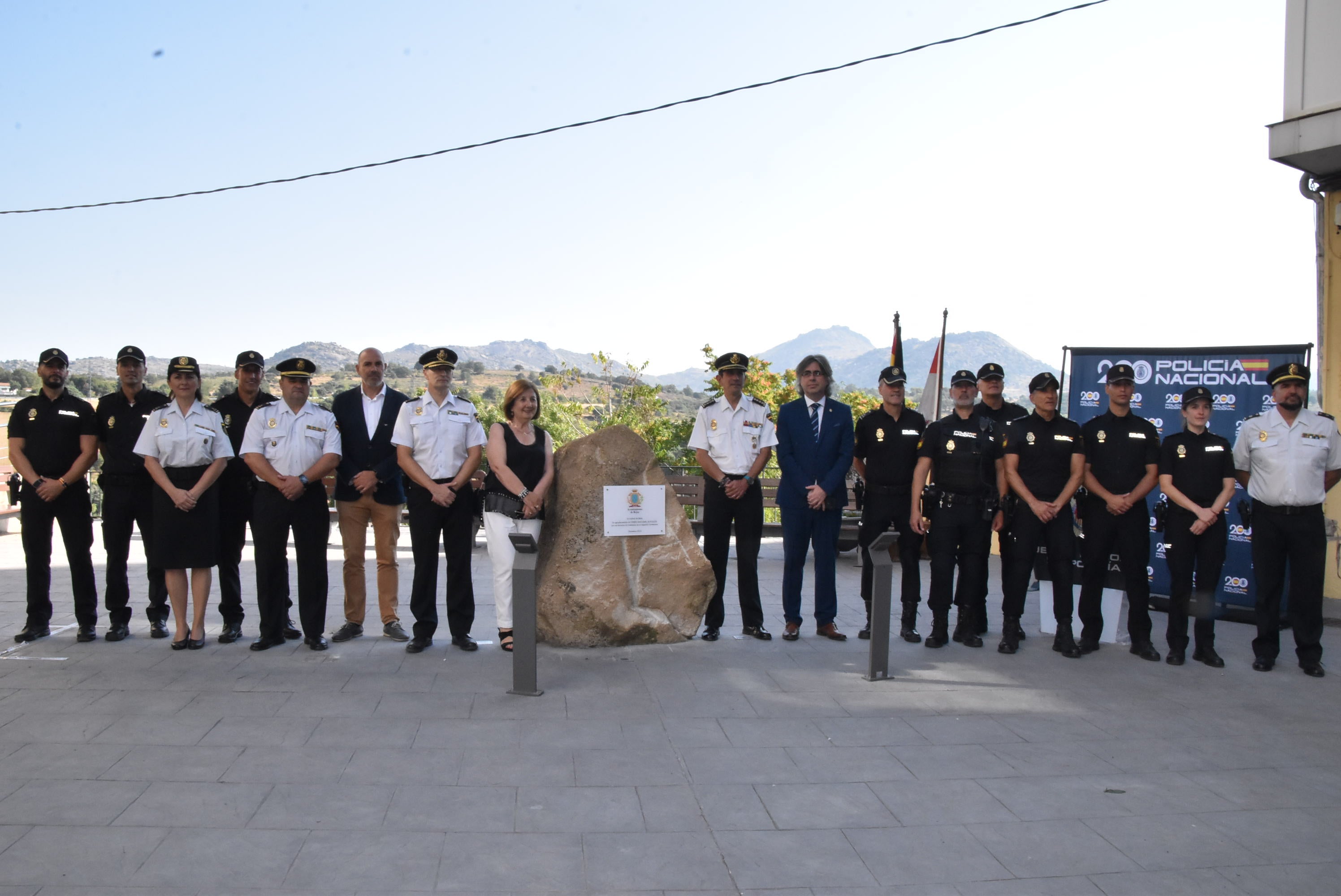 Béjar conmemora el 200 aniversario de la Policía Nacional con un homenaje