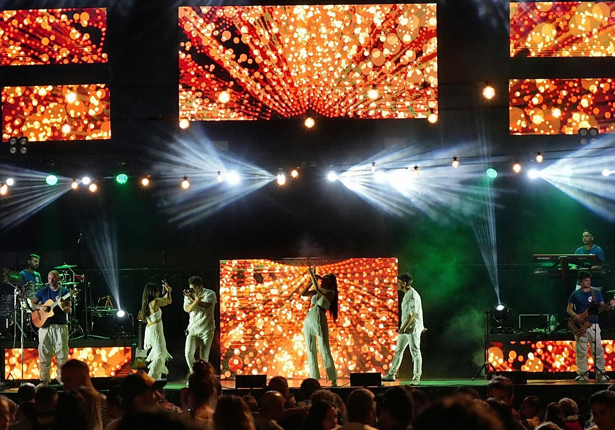 Integrantes de la orquesta, durante una de sus actuaciones.