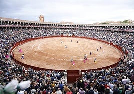 Vista de los tendidos de La Glorieta completamente llenos durante la pasada Feria de septiembre.
