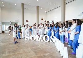 Verónica Sánchez, directora de Enfermería del Hospital, durante el acto celebrado en el hall.