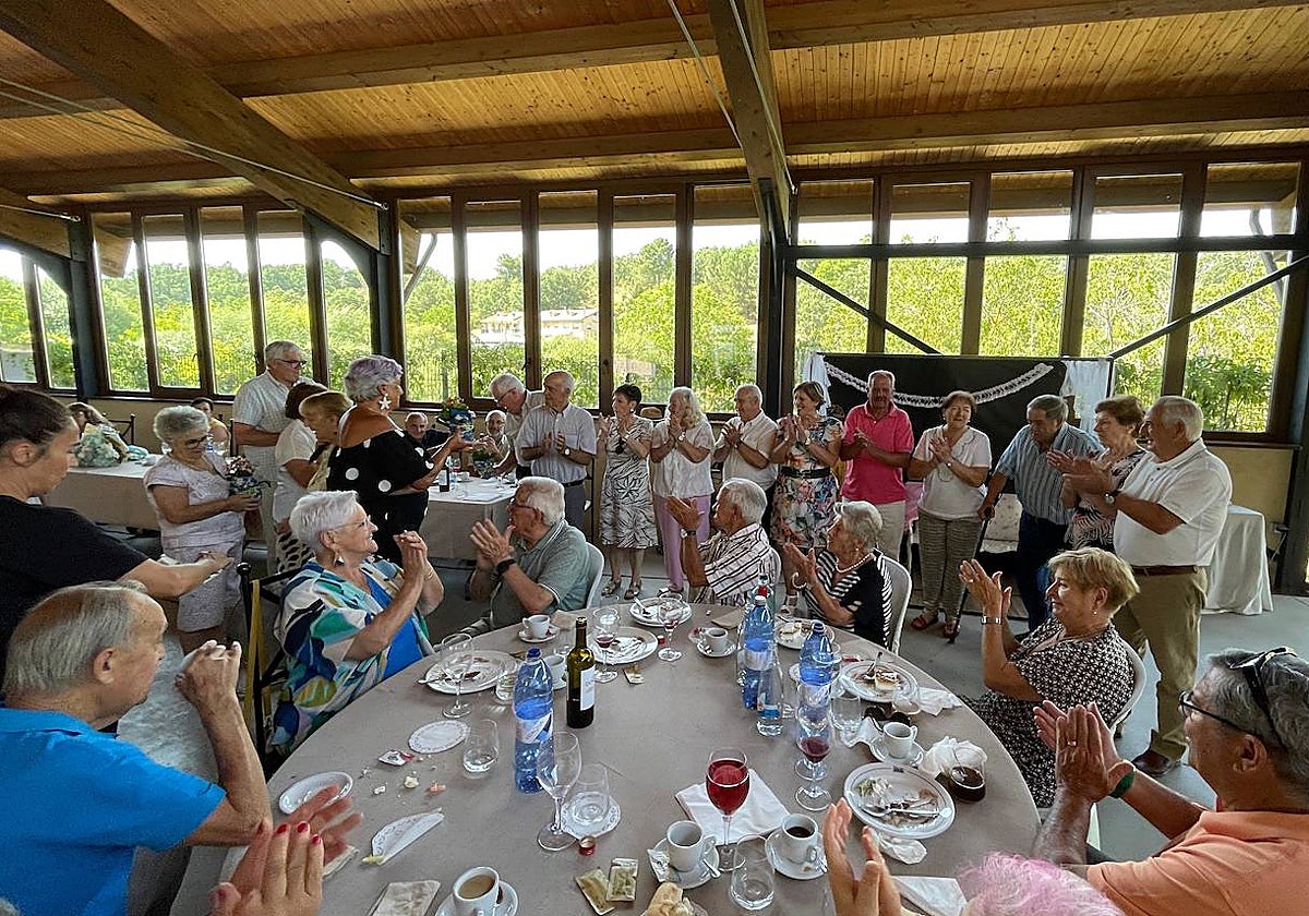 Animado día festivo para los mayores de Linares de Riofrío